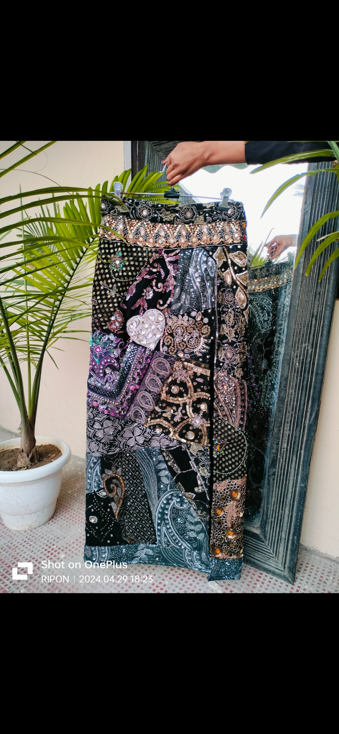 Black embellished slit skirt