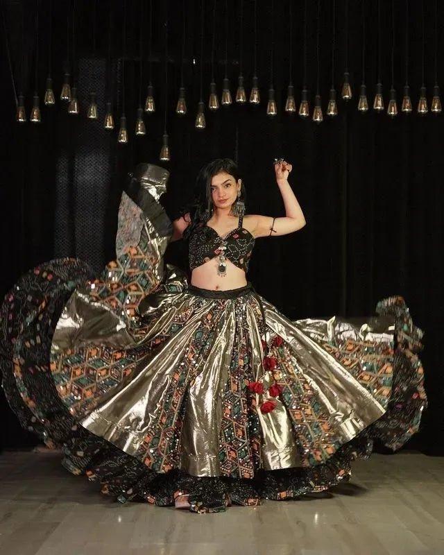 Golden metallic skirt and bandhani blouse - banjaratrail